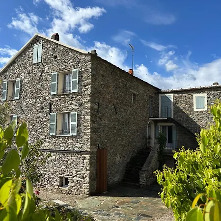 La Demeure Des Vignes 컨트리하우스 *